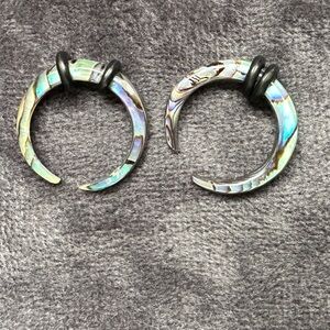 Pair of two 8g Abalone Shell Pinchers